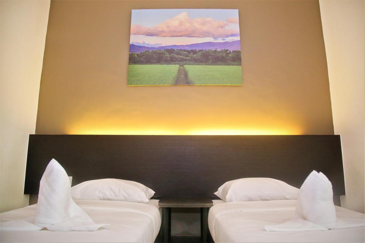 Padi Padi Hotel Kangar Exterior foto